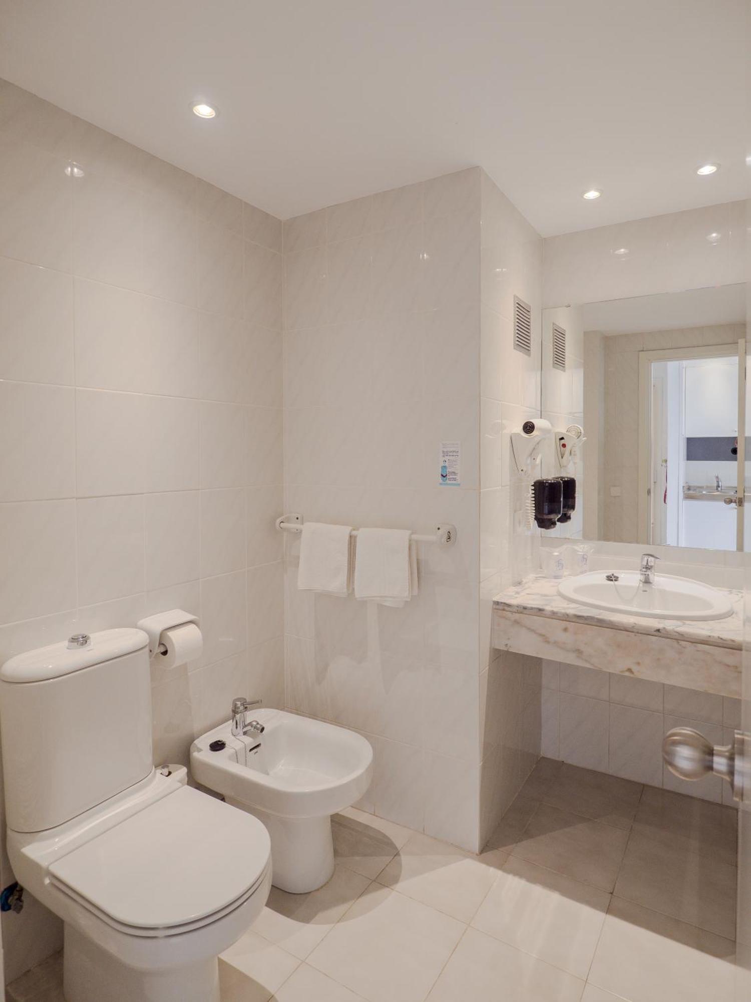Apartamentos La Santa Maria Cala Millor  Eksteriør bilde